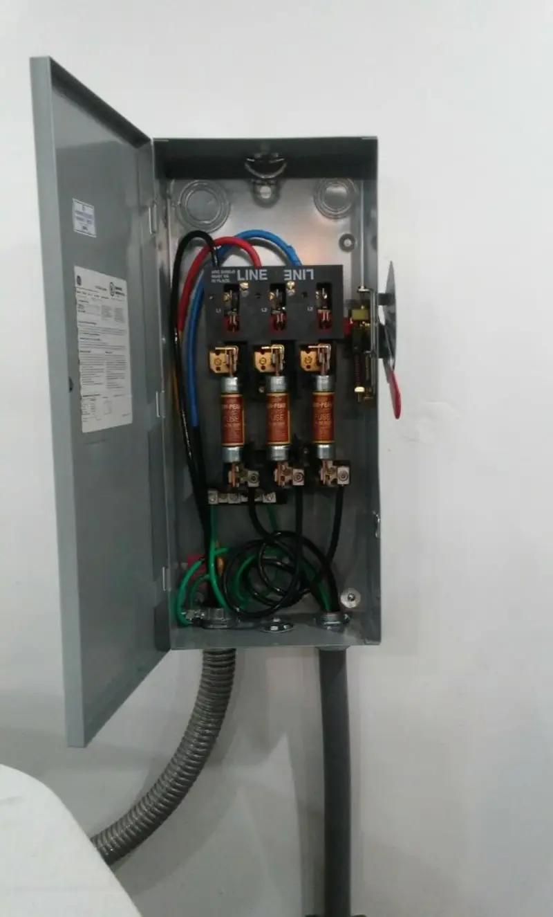 Three-phase disconnect switch installed for Smoke Detector Installation in Mira Monte
